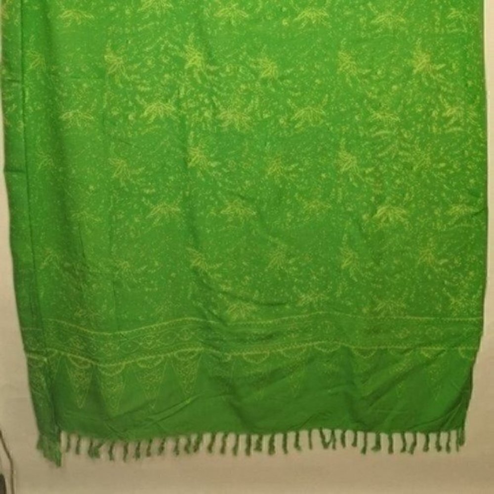 Green NWT Tropical Batik Beach Sarong Pareo Wrap Skirt Swimsuit Cover Up 45x65 - Picture 2 of 6